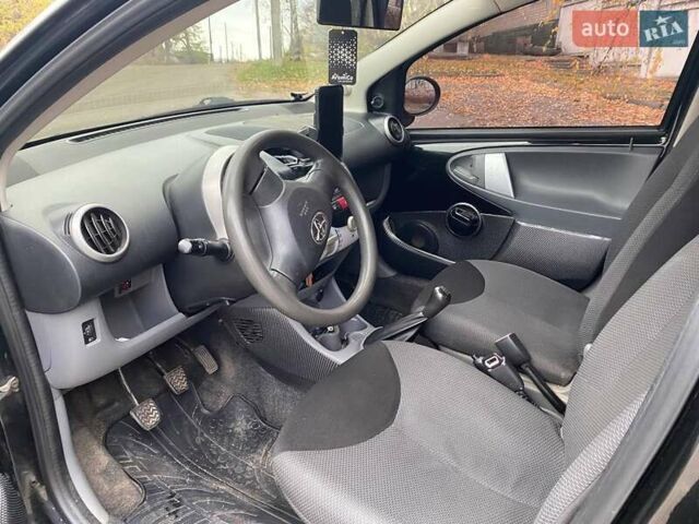 Черный Тойота Айго, объемом двигателя 1 л и пробегом 198 тыс. км за 4100 $, фото 1 на Automoto.ua