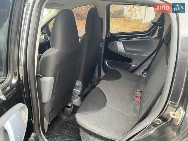 Черный Тойота Айго, объемом двигателя 1 л и пробегом 198 тыс. км за 4100 $, фото 4 на Automoto.ua