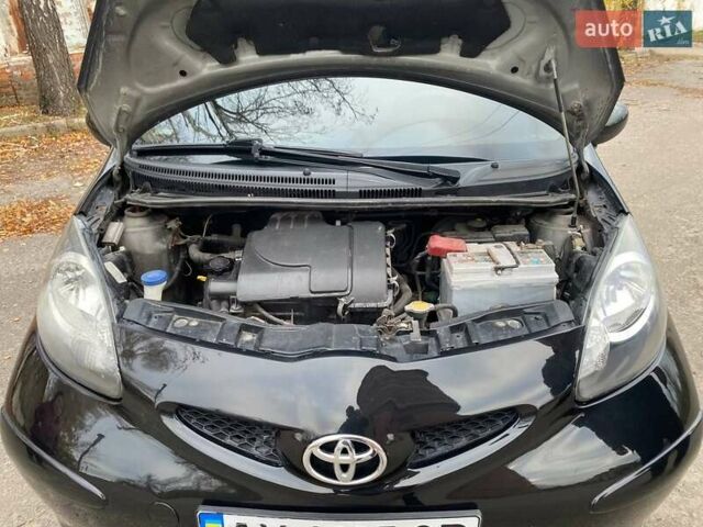 Черный Тойота Айго, объемом двигателя 1 л и пробегом 198 тыс. км за 4100 $, фото 2 на Automoto.ua