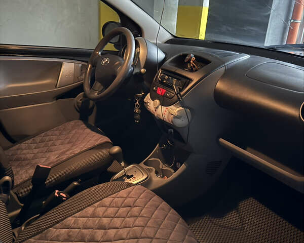 Чорний Тойота Айго, об'ємом двигуна 1 л та пробігом 167 тис. км за 6200 $, фото 5 на Automoto.ua