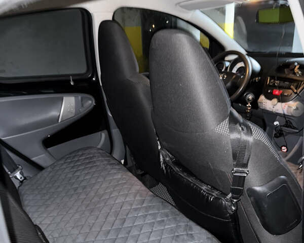 Чорний Тойота Айго, об'ємом двигуна 1 л та пробігом 167 тис. км за 6200 $, фото 7 на Automoto.ua