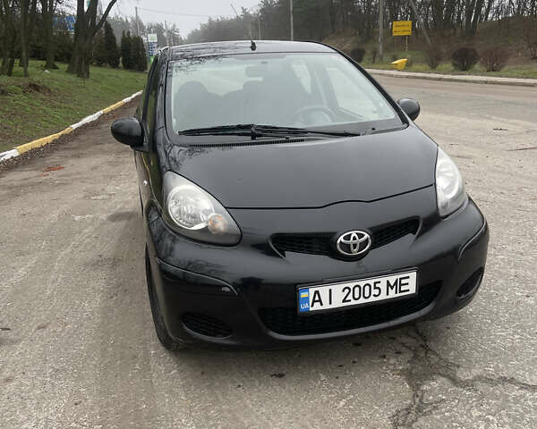 Черный Тойота Айго, объемом двигателя 1 л и пробегом 202 тыс. км за 7000 $, фото 2 на Automoto.ua
