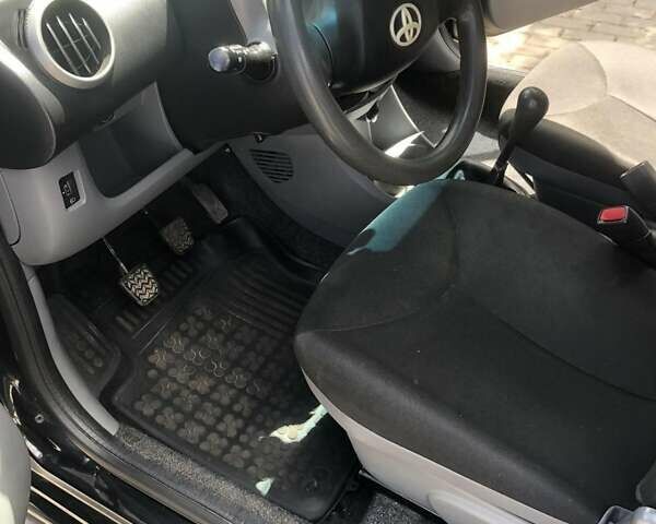 Чорний Тойота Айго, об'ємом двигуна 1 л та пробігом 170 тис. км за 4550 $, фото 11 на Automoto.ua