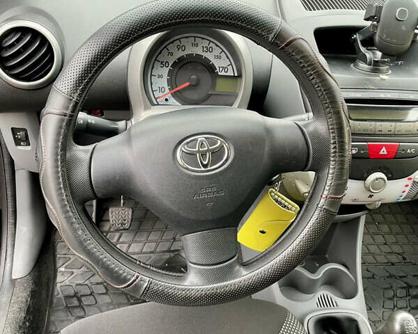 Черный Тойота Айго, объемом двигателя 1 л и пробегом 135 тыс. км за 4900 $, фото 11 на Automoto.ua