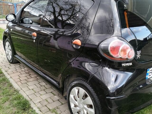 Черный Тойота Айго, объемом двигателя 1 л и пробегом 180 тыс. км за 6200 $, фото 5 на Automoto.ua