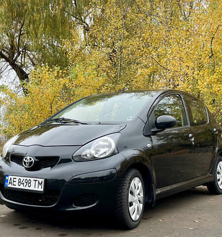 Черный Тойота Айго, объемом двигателя 1 л и пробегом 135 тыс. км за 4900 $, фото 1 на Automoto.ua