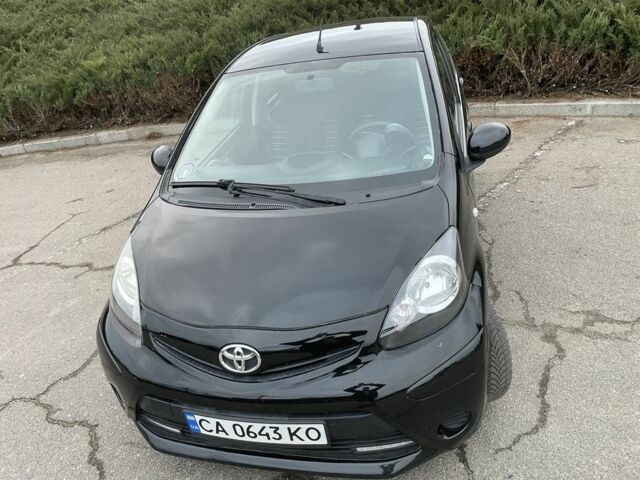 Черный Тойота Айго, объемом двигателя 1 л и пробегом 110 тыс. км за 6764 $, фото 6 на Automoto.ua