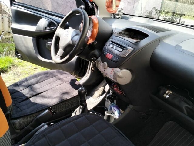 Черный Тойота Айго, объемом двигателя 1 л и пробегом 180 тыс. км за 6200 $, фото 7 на Automoto.ua