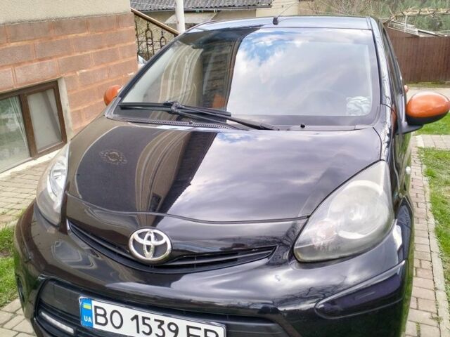 Черный Тойота Айго, объемом двигателя 1 л и пробегом 180 тыс. км за 6200 $, фото 1 на Automoto.ua