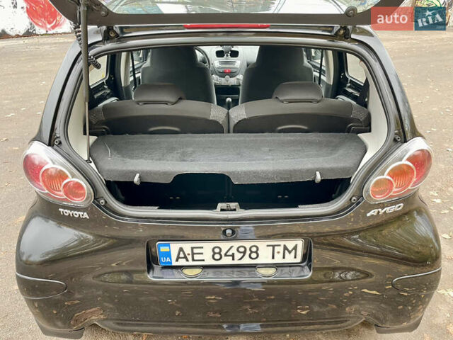 Черный Тойота Айго, объемом двигателя 1 л и пробегом 135 тыс. км за 4900 $, фото 7 на Automoto.ua