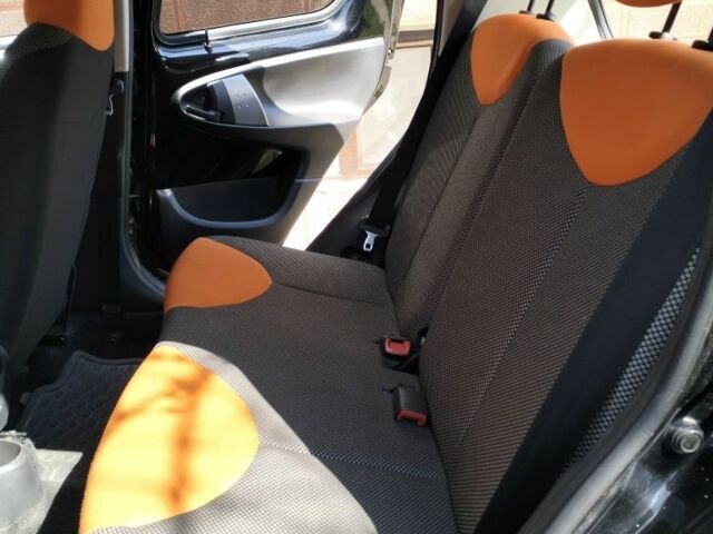 Черный Тойота Айго, объемом двигателя 1 л и пробегом 180 тыс. км за 6200 $, фото 6 на Automoto.ua