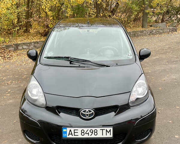 Черный Тойота Айго, объемом двигателя 1 л и пробегом 135 тыс. км за 4900 $, фото 3 на Automoto.ua