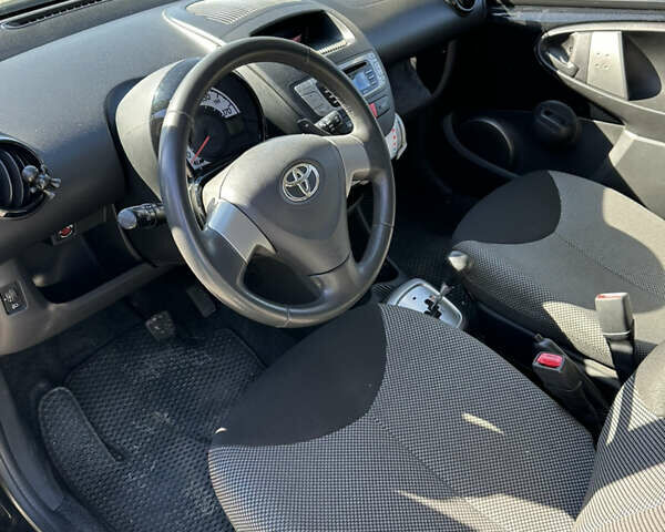 Чорний Тойота Айго, об'ємом двигуна 1 л та пробігом 160 тис. км за 6000 $, фото 5 на Automoto.ua