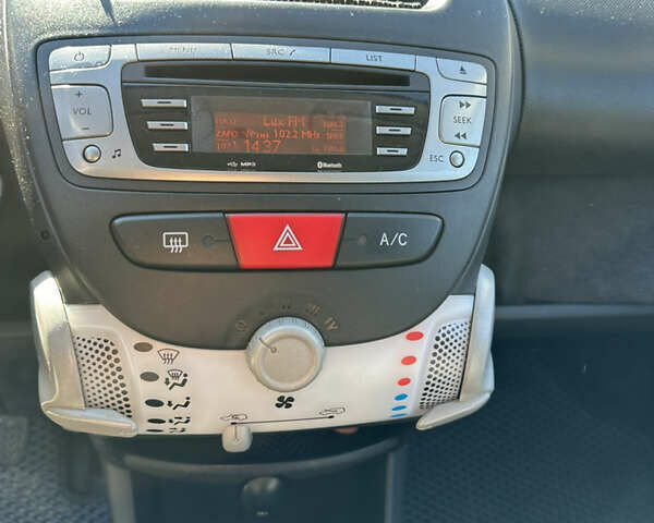 Чорний Тойота Айго, об'ємом двигуна 1 л та пробігом 160 тис. км за 6000 $, фото 7 на Automoto.ua