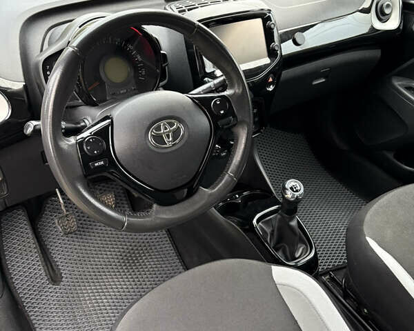 Чорний Тойота Айго, об'ємом двигуна 1 л та пробігом 116 тис. км за 7200 $, фото 6 на Automoto.ua