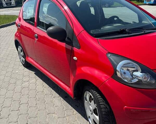Красный Тойота Айго, объемом двигателя 1 л и пробегом 176 тыс. км за 3500 $, фото 5 на Automoto.ua