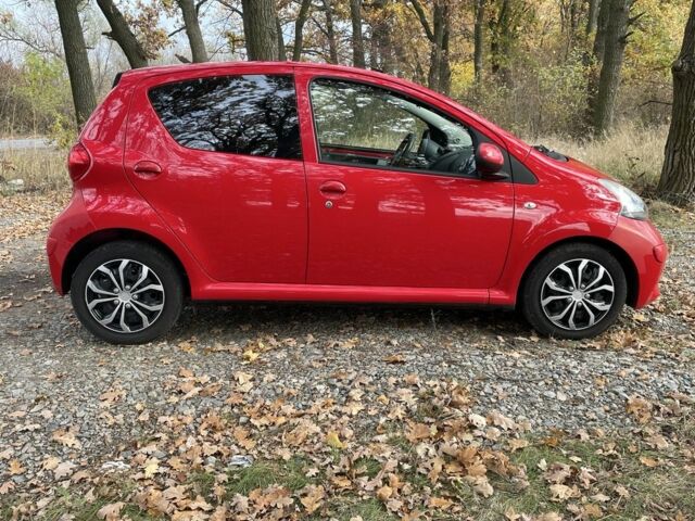 Красный Тойота Айго, объемом двигателя 1 л и пробегом 60 тыс. км за 3541 $, фото 6 на Automoto.ua