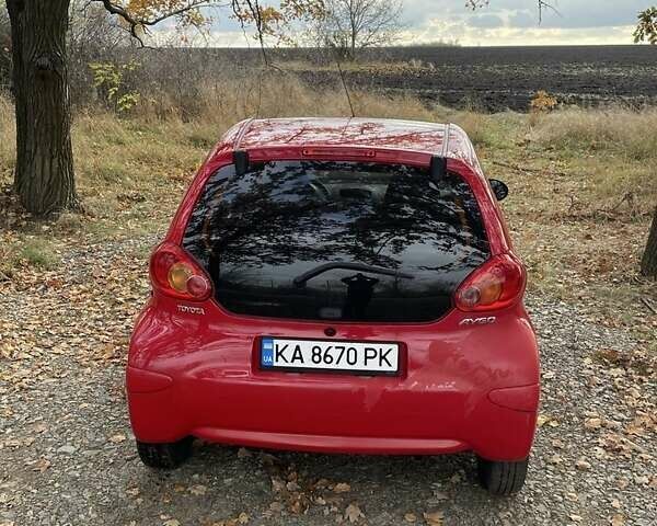 Красный Тойота Айго, объемом двигателя 1 л и пробегом 60 тыс. км за 3541 $, фото 1 на Automoto.ua