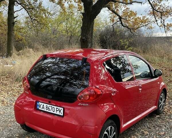 Красный Тойота Айго, объемом двигателя 1 л и пробегом 60 тыс. км за 3541 $, фото 3 на Automoto.ua
