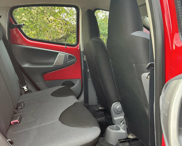 Красный Тойота Айго, объемом двигателя 1 л и пробегом 162 тыс. км за 5000 $, фото 10 на Automoto.ua