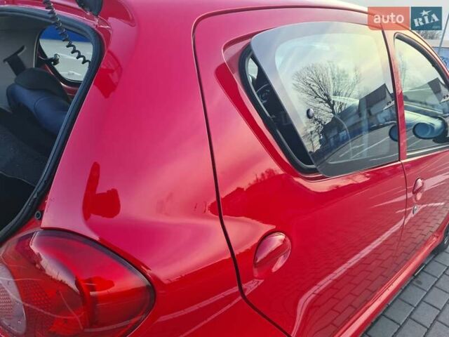 Красный Тойота Айго, объемом двигателя 1 л и пробегом 161 тыс. км за 3200 $, фото 7 на Automoto.ua