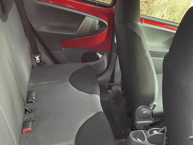 Красный Тойота Айго, объемом двигателя 1 л и пробегом 60 тыс. км за 3541 $, фото 10 на Automoto.ua