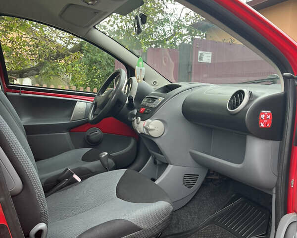 Красный Тойота Айго, объемом двигателя 1 л и пробегом 162 тыс. км за 5000 $, фото 9 на Automoto.ua