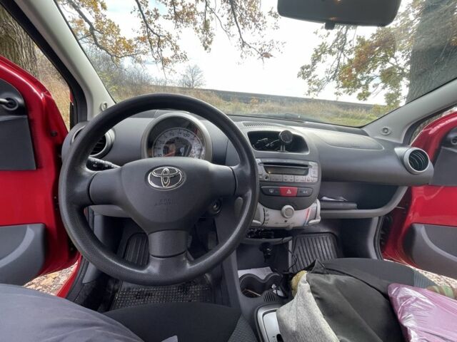 Красный Тойота Айго, объемом двигателя 1 л и пробегом 60 тыс. км за 3541 $, фото 12 на Automoto.ua