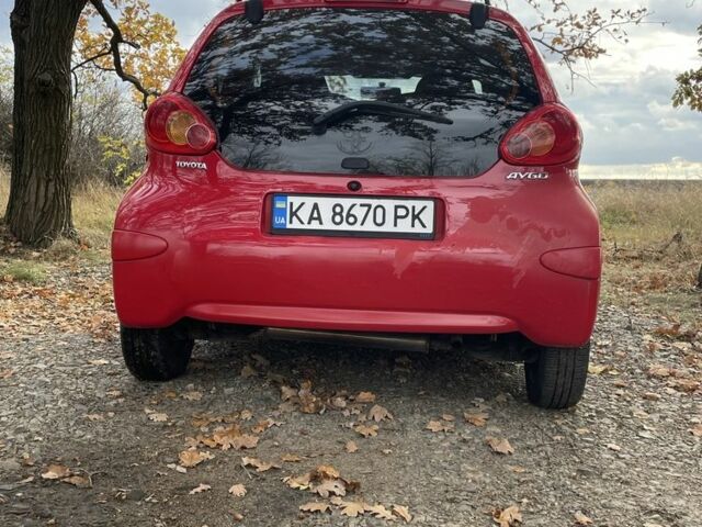 Красный Тойота Айго, объемом двигателя 1 л и пробегом 60 тыс. км за 3541 $, фото 3 на Automoto.ua