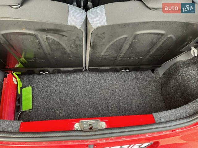 Красный Тойота Айго, объемом двигателя 1 л и пробегом 162 тыс. км за 5000 $, фото 13 на Automoto.ua