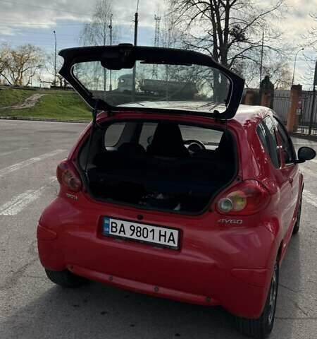 Красный Тойота Айго, объемом двигателя 1 л и пробегом 200 тыс. км за 4300 $, фото 9 на Automoto.ua