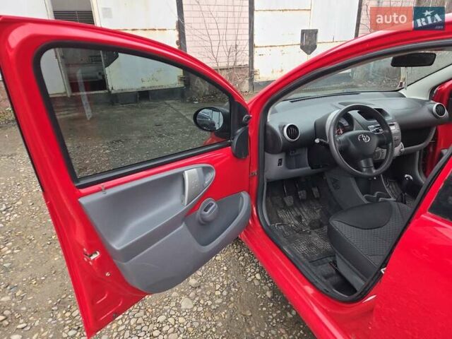 Красный Тойота Айго, объемом двигателя 1 л и пробегом 182 тыс. км за 4300 $, фото 6 на Automoto.ua