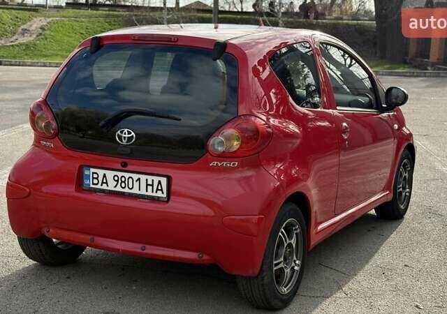 Красный Тойота Айго, объемом двигателя 1 л и пробегом 200 тыс. км за 4300 $, фото 2 на Automoto.ua
