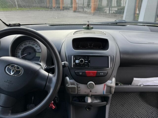 Красный Тойота Айго, объемом двигателя 1 л и пробегом 207 тыс. км за 4300 $, фото 7 на Automoto.ua