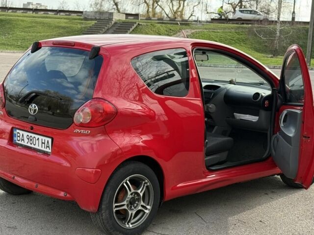 Красный Тойота Айго, объемом двигателя 1 л и пробегом 207 тыс. км за 4300 $, фото 4 на Automoto.ua