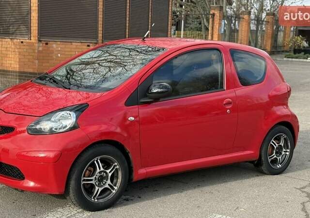 Красный Тойота Айго, объемом двигателя 1 л и пробегом 200 тыс. км за 4300 $, фото 5 на Automoto.ua