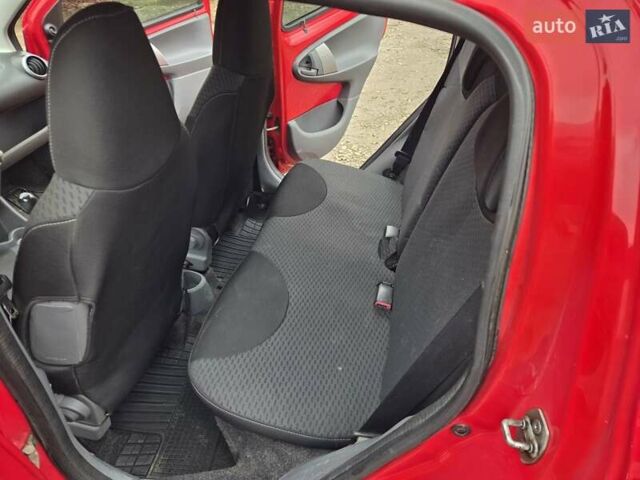 Красный Тойота Айго, объемом двигателя 1 л и пробегом 182 тыс. км за 4300 $, фото 7 на Automoto.ua