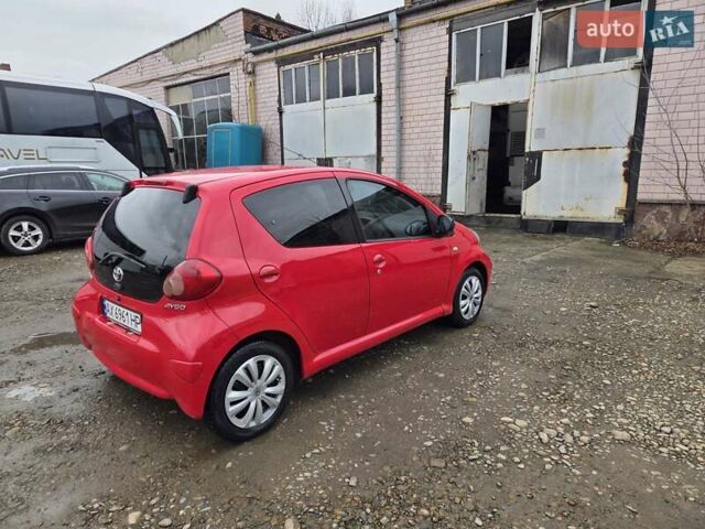 Красный Тойота Айго, объемом двигателя 1 л и пробегом 182 тыс. км за 4300 $, фото 2 на Automoto.ua