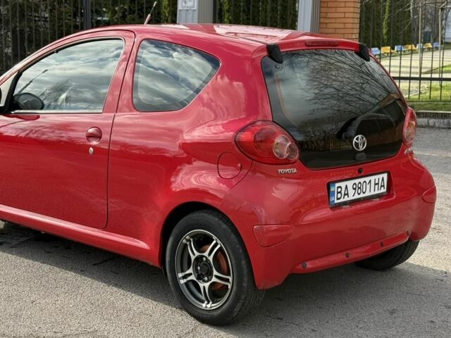 Красный Тойота Айго, объемом двигателя 1 л и пробегом 207 тыс. км за 4300 $, фото 3 на Automoto.ua