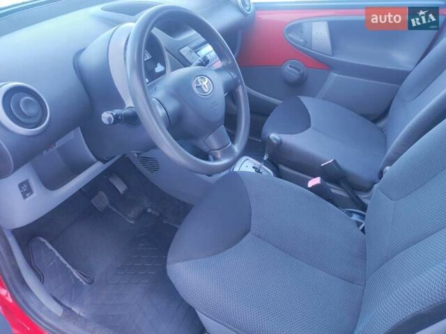 Красный Тойота Айго, объемом двигателя 1 л и пробегом 209 тыс. км за 4700 $, фото 8 на Automoto.ua