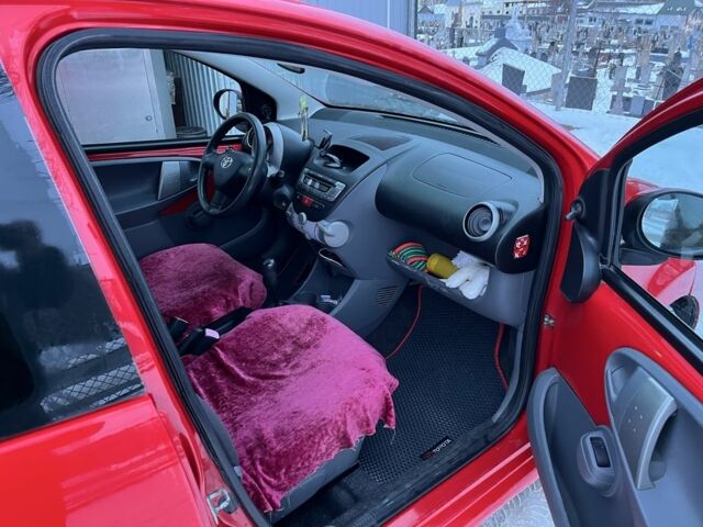 Червоний Тойота Айго, об'ємом двигуна 1 л та пробігом 155 тис. км за 3600 $, фото 9 на Automoto.ua