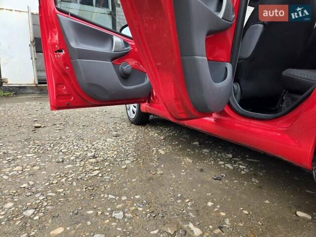 Красный Тойота Айго, объемом двигателя 1 л и пробегом 182 тыс. км за 4300 $, фото 8 на Automoto.ua