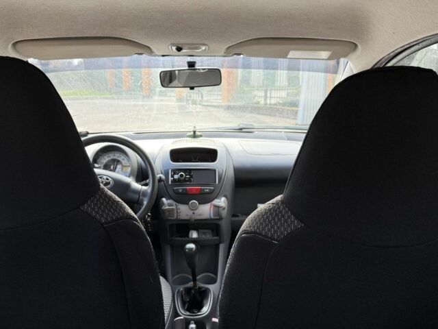 Красный Тойота Айго, объемом двигателя 1 л и пробегом 207 тыс. км за 4300 $, фото 1 на Automoto.ua