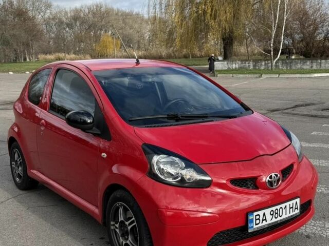 Красный Тойота Айго, объемом двигателя 1 л и пробегом 207 тыс. км за 4300 $, фото 2 на Automoto.ua
