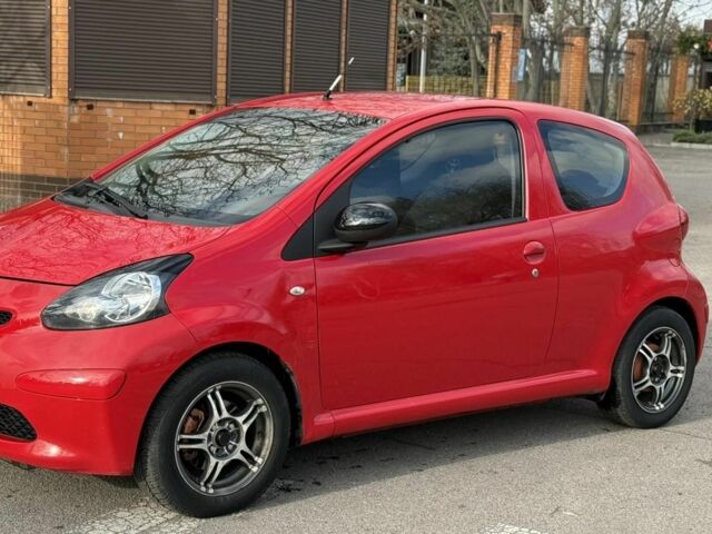 Красный Тойота Айго, объемом двигателя 1 л и пробегом 207 тыс. км за 4300 $, фото 5 на Automoto.ua