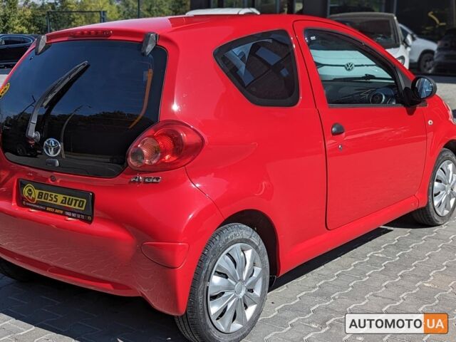 Красный Тойота Айго, объемом двигателя 1 л и пробегом 132 тыс. км за 4800 $, фото 1 на Automoto.ua