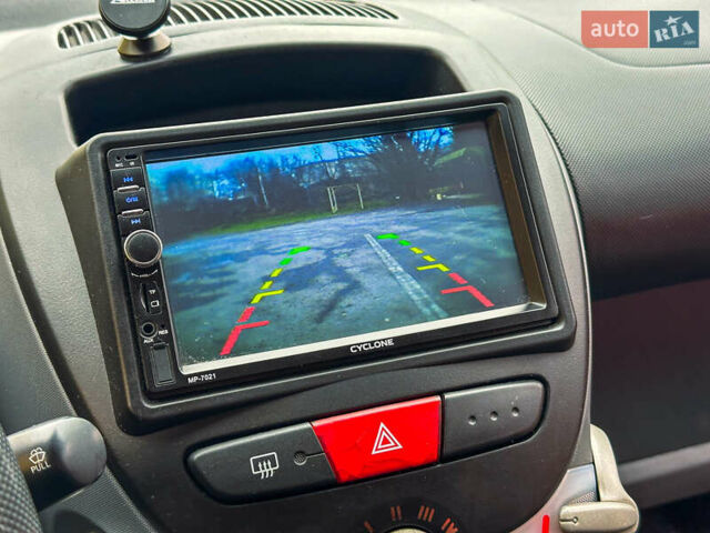 Красный Тойота Айго, объемом двигателя 1 л и пробегом 152 тыс. км за 3777 $, фото 15 на Automoto.ua