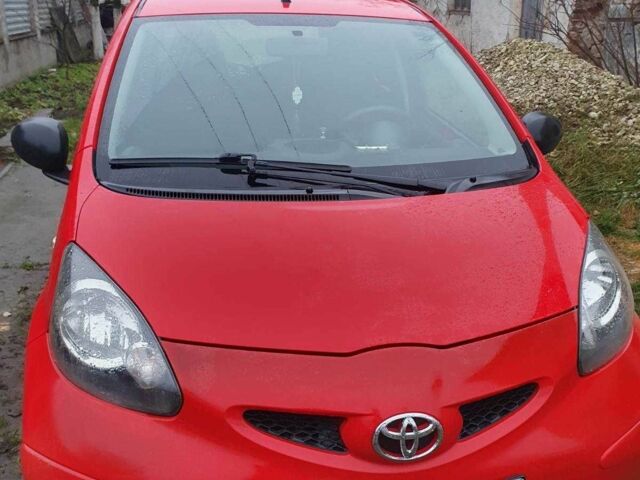 Красный Тойота Айго, объемом двигателя 1 л и пробегом 150 тыс. км за 4600 $, фото 5 на Automoto.ua