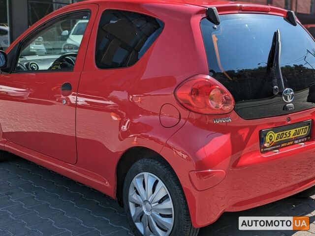 Красный Тойота Айго, объемом двигателя 1 л и пробегом 132 тыс. км за 4800 $, фото 3 на Automoto.ua