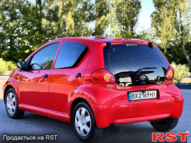 Красный Тойота Айго, объемом двигателя 1 л и пробегом 130 тыс. км за 3999 $, фото 3 на Automoto.ua